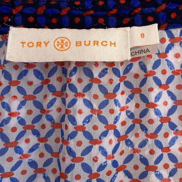 Tory Burch Women's Silk Blend‎ Patterned Blouse with Ruffle Trim, size 0 (small) - Picture 2 of 5